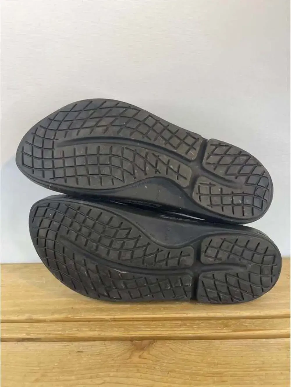 OOFOS comfortable black
